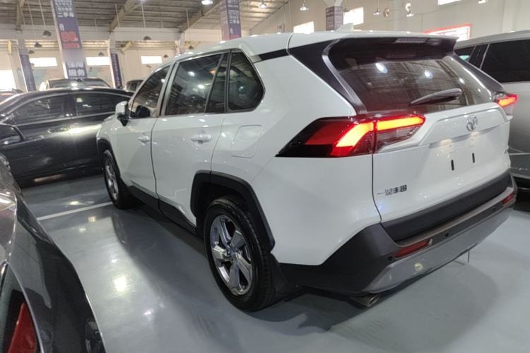 Used Toyota RAV4 2022 2.0L CVT Two-Wheel Drive Fashion Edition Rear Left 45 Deg