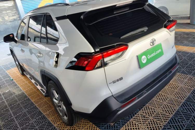 Used Toyota RAV4 2022 2.0L CVT Two-Wheel Drive Fashion Edition Rear Left 45 Deg