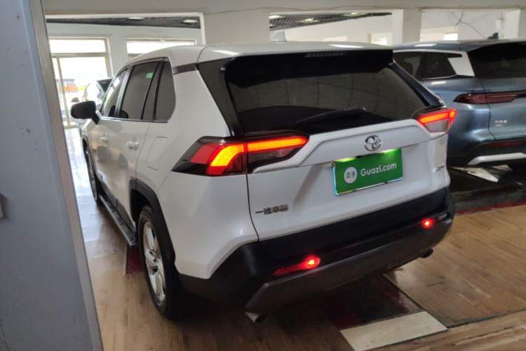 Used Toyota RAV4 2022 2.0L CVT Two-Wheel Drive Fashion Plus Edition Rear Left 45 Deg