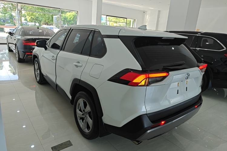 Used Toyota RAV4 2022 2.0L CVT Two-Wheel Drive Fashion Edition Rear Left 45 Deg
