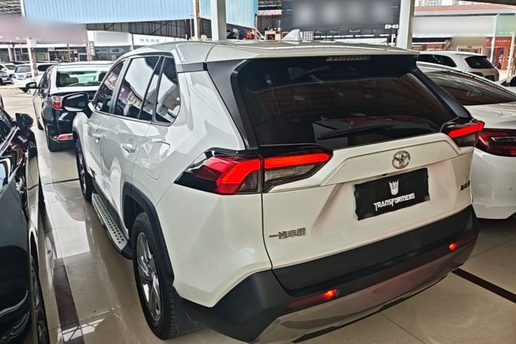 Used Toyota RAV4 2022 2.0L CVT Two-Wheel Drive Fashion Plus Edition Rear Left 45 Deg