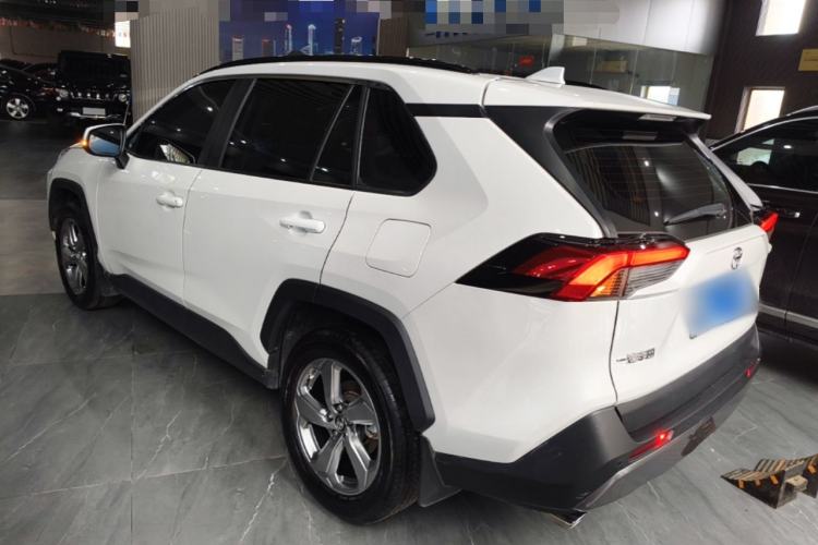 Used Toyota RAV4 2022 2.0L CVT Two-Wheel Drive Fashion Plus Edition Rear Left 45 Deg