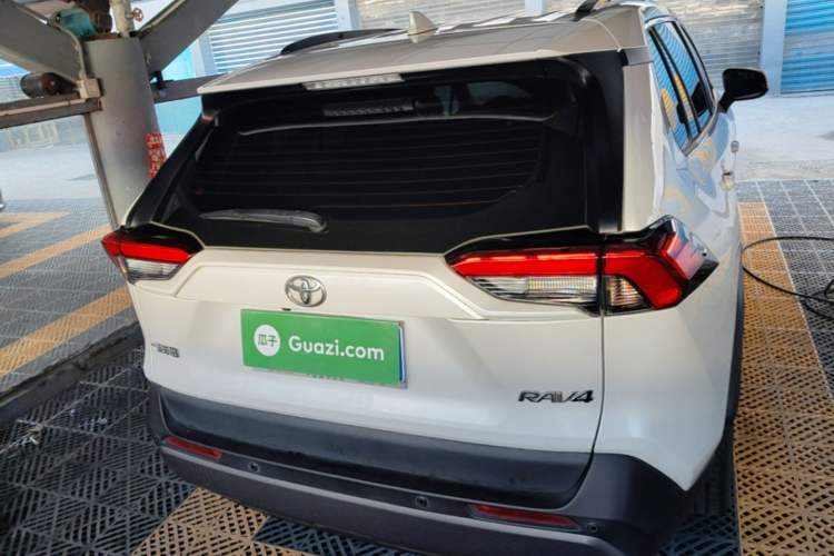 Used Toyota RAV4 2022 2.0L CVT Two-Wheel Drive Fashion Edition Rear