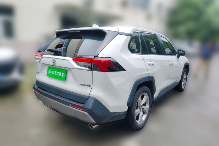 Used Toyota RAV4 2022 2.0L CVT Two-Wheel Drive Fashion Edition Rear Right 45 Deg