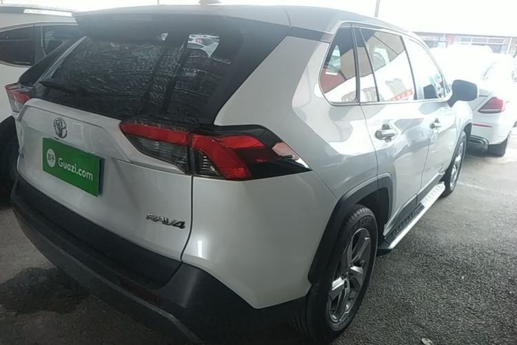 Used Toyota RAV4 2022 2.0L CVT Two-Wheel Drive Fashion Edition Rear Right 45 Deg