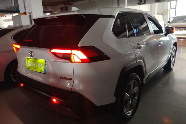 Used Toyota RAV4 2022 2.0L CVT Two-Wheel Drive Fashion Edition Rear Right 45 Deg