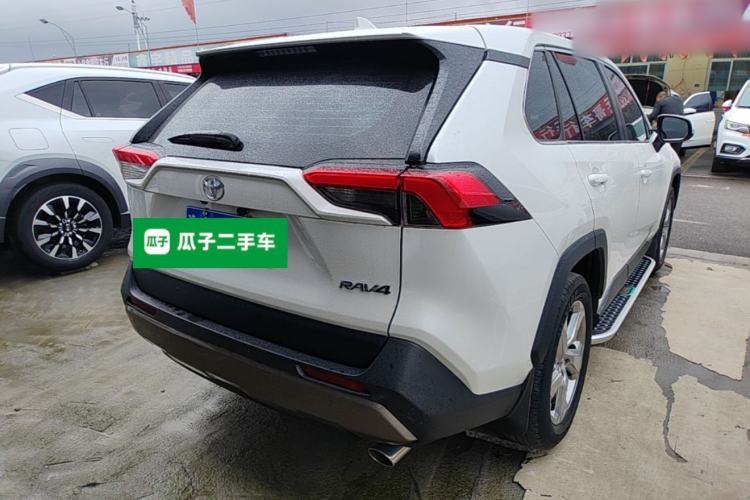 Used Toyota RAV4 2022 2.0L CVT Two-Wheel Drive Fashion Edition Rear Right 45 Deg