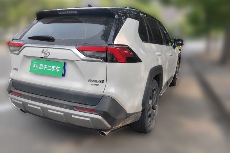 Used Toyota RAV4 2022 2.0L CVT Four-Wheel Drive Premium Edition Rear Right 45 Deg
