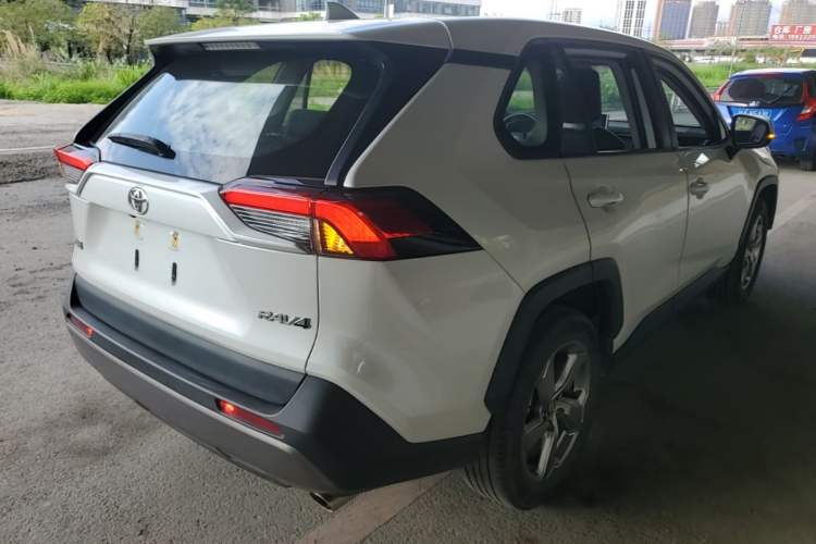Used Toyota RAV4 2022 2.0L CVT Two-Wheel Drive Fashion Plus Edition Rear Right 45 Deg