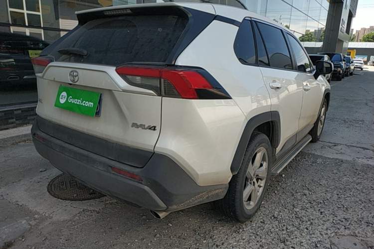 Used Toyota RAV4 2022 2.0L CVT Two-Wheel Drive Fashion Plus Edition Rear Right 45 Deg