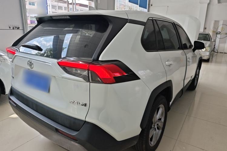 Used Toyota RAV4 2022 2.0L CVT Two-Wheel Drive Fashion Edition Rear Right 45 Deg