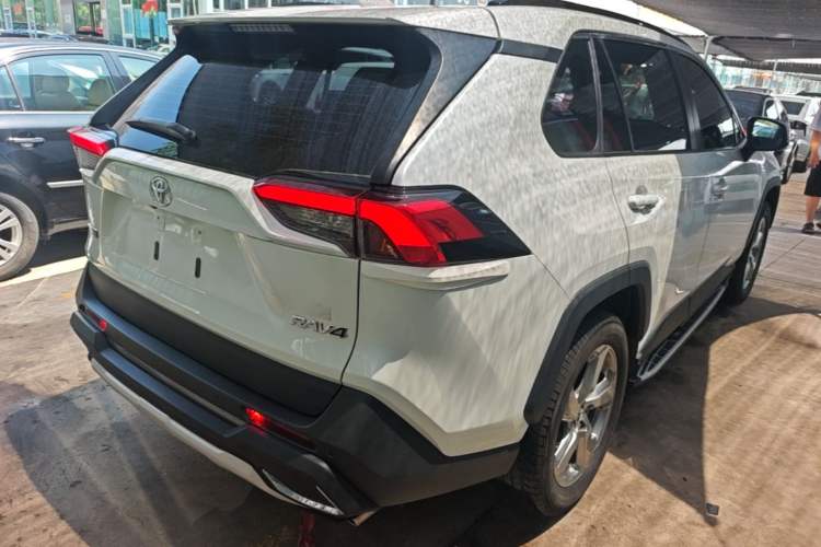 Used Toyota RAV4 2022 2.0L CVT Two-Wheel Drive Fashion Edition Rear Right 45 Deg