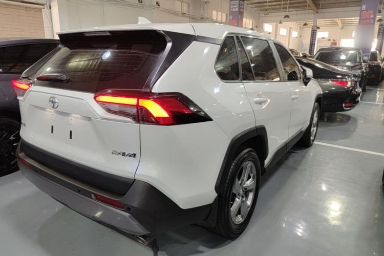Used Toyota RAV4 2022 2.0L CVT Two-Wheel Drive Fashion Edition Rear Right 45 Deg