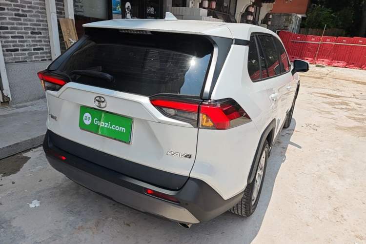 Used Toyota RAV4 2022 2.0L CVT Two-Wheel Drive Fashion Plus Edition Rear Right 45 Deg
