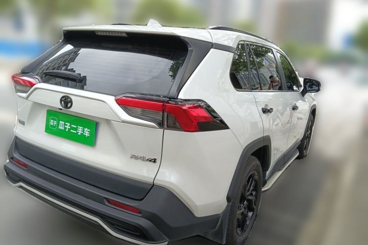 Used Toyota RAV4 2022 2.0L CVT Two-Wheel Drive Fashion Edition Rear Right 45 Deg
