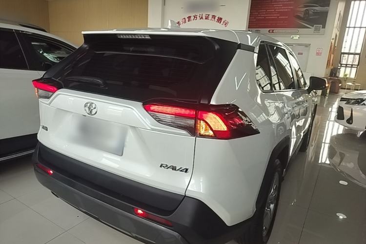 Used Toyota RAV4 2022 2.0L CVT Two-Wheel Drive Fashion Edition Rear Right 45 Deg