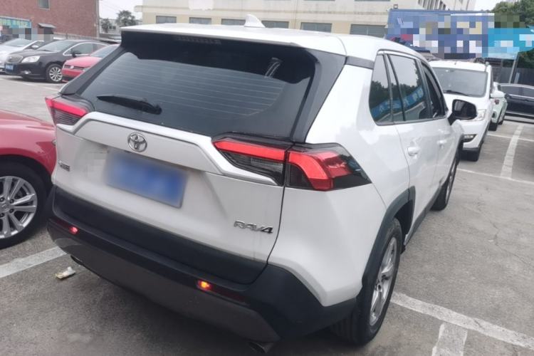 Used Toyota RAV4 2022 2.0L CVT Two-Wheel Drive Fashion Edition Rear Right 45 Deg