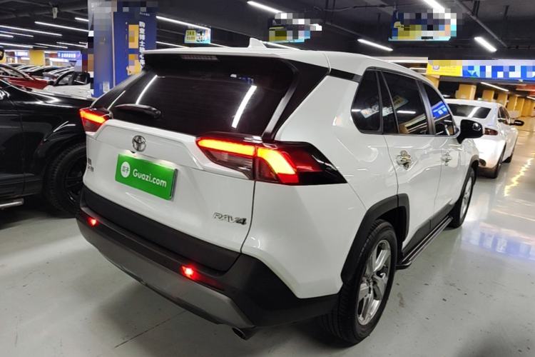 Used Toyota RAV4 2022 2.0L CVT Two-Wheel Drive Fashion Plus Edition Rear Right 45 Deg