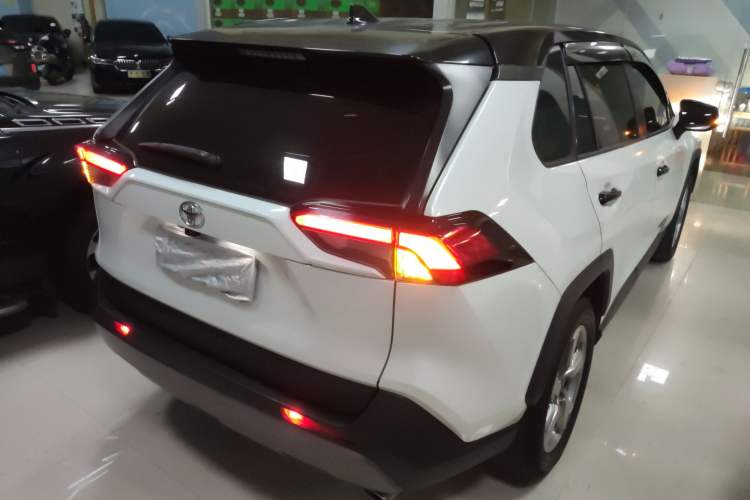 Used Toyota RAV4 2022 2.0L CVT Two-Wheel Drive Fashion Plus Edition Rear Right 45 Deg