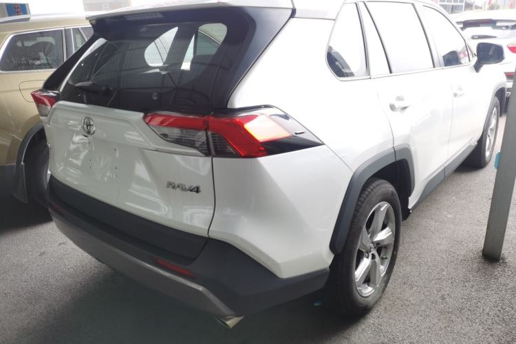 Used Toyota RAV4 2022 2.0L CVT Two-Wheel Drive Fashion Plus Edition Rear Right 45 Deg