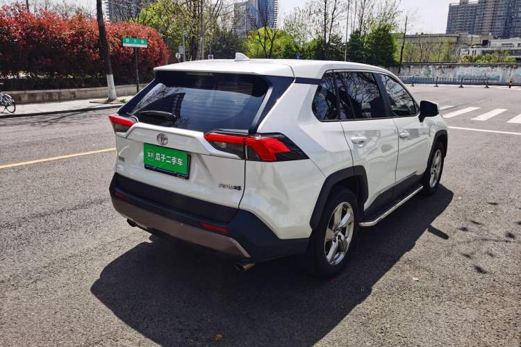Used Toyota RAV4 2022 2.0L CVT Two-Wheel Drive Fashion Plus Edition Rear Right 45 Deg