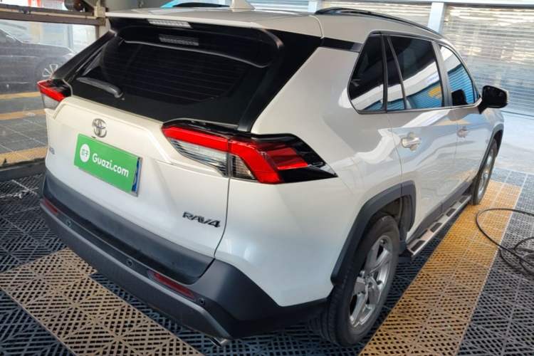 Used Toyota RAV4 2022 2.0L CVT Two-Wheel Drive Fashion Edition Rear Right 45 Deg
