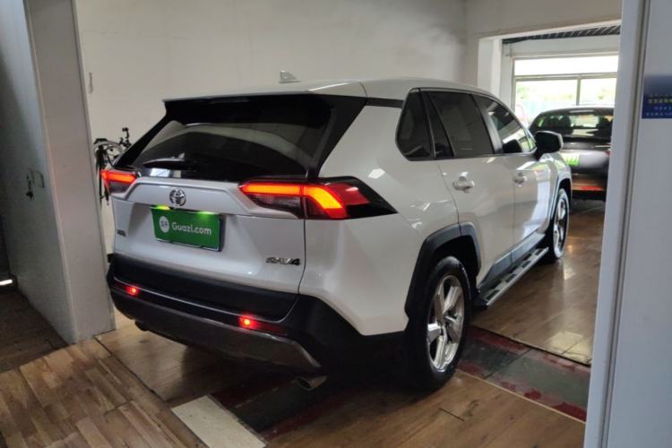 Used Toyota RAV4 2022 2.0L CVT Two-Wheel Drive Fashion Plus Edition Rear Right 45 Deg