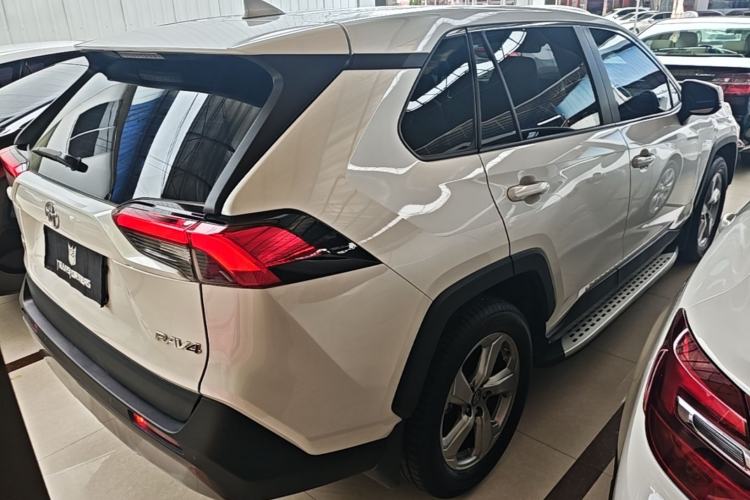 Used Toyota RAV4 2022 2.0L CVT Two-Wheel Drive Fashion Plus Edition Rear Right 45 Deg