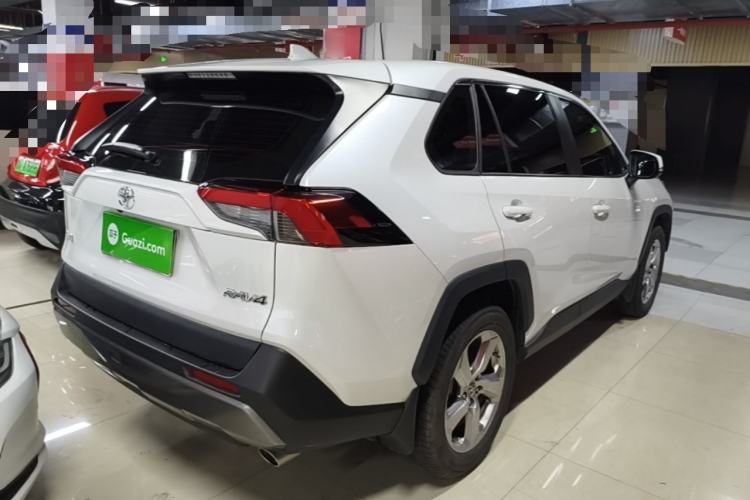 Used Toyota RAV4 2022 2.0L CVT Two-Wheel Drive Fashion Edition Rear Right 45 Deg