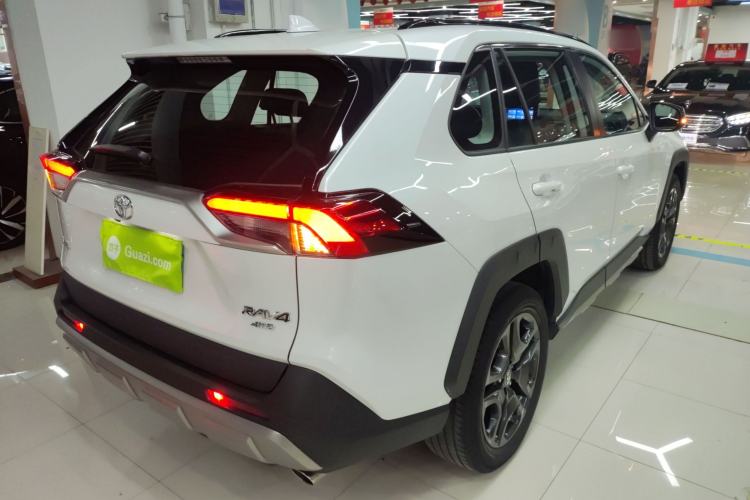 Used Toyota RAV4 2022 2.0L CVT Four-Wheel Drive Premium Edition Rear Right 45 Deg