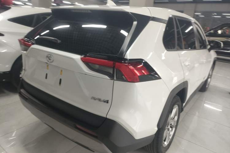 Used Toyota RAV4 2022 2.0L CVT Two-Wheel Drive Fashion Plus Edition Rear Right 45 Deg
