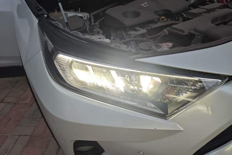 Used Toyota RAV4 2022 2.0L CVT Two-Wheel Drive Fashion Edition Right Front Headlight