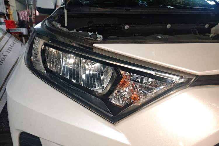 Used Toyota RAV4 2022 Dual-Engine 2.5L E-CVT Two-Wheel Drive Elite Edition Right Front Headlight