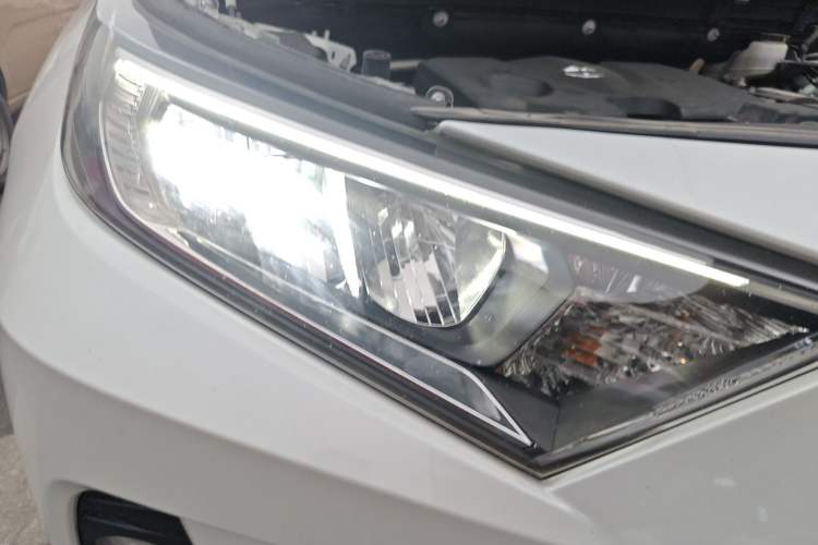 Used Toyota RAV4 2022 2.0L CVT Two-Wheel Drive Fashion Plus Edition Right Front Headlight