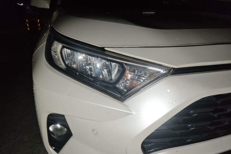 Used Toyota RAV4 2022 Dual-Engine 2.5L E-CVT Two-Wheel Drive Elite Edition Right Front Headlight