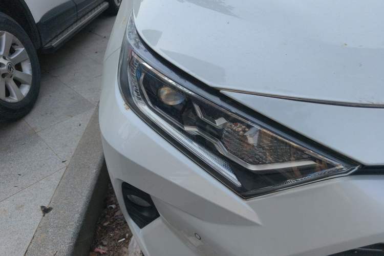 Used Toyota RAV4 2022 2.0L CVT Two-Wheel Drive Prestige Edition Right Front Headlight
