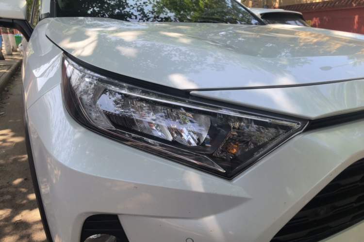 Used Toyota RAV4 2022 2.0L CVT Two-Wheel Drive Fashion Plus Edition Right Front Headlight