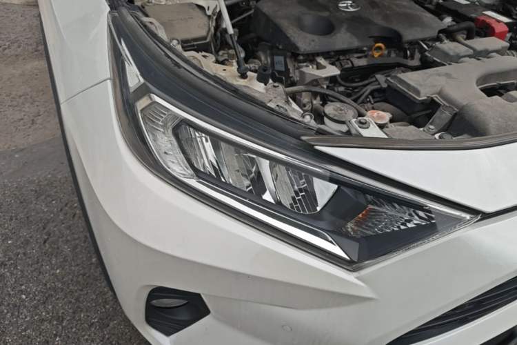 Used Toyota RAV4 2022 2.0L CVT Two-Wheel Drive Fashion Plus Edition Right Front Headlight