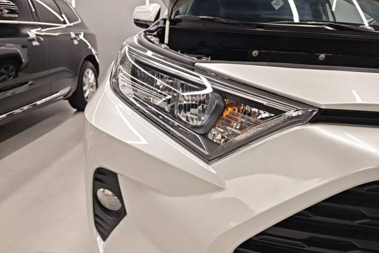 Used Toyota RAV4 2022 2.0L CVT Two-Wheel Drive Fashion Plus Edition Right Front Headlight