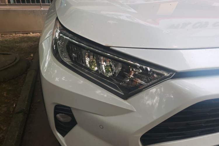 Used Toyota RAV4 2022 Dual-Engine 2.5L E-CVT Four-Wheel Drive Elite Plus Edition Right Front Headlight