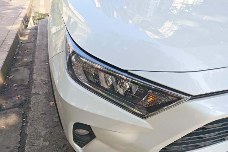Used Toyota RAV4 2022 Dual-Engine 2.5L E-CVT Two-Wheel Drive Elite Edition Right Front Headlight