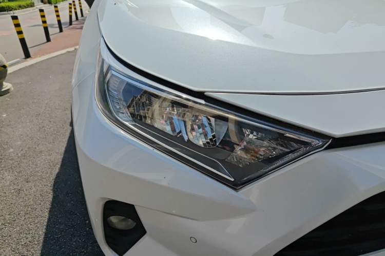 Used Toyota RAV4 2022 2.0L CVT Two-Wheel Drive Fashion Plus Edition Right Front Headlight