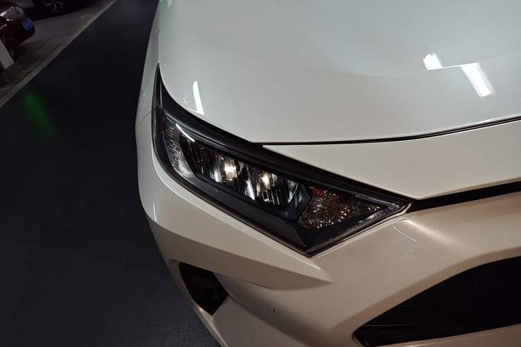 Used Toyota RAV4 2022 2.0L CVT Two-Wheel Drive Fashion Plus Edition Right Front Headlight