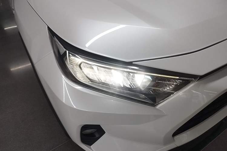 Used Toyota RAV4 2022 Dual-Engine 2.5L E-CVT Two-Wheel Drive Elite Edition Right Front Headlight