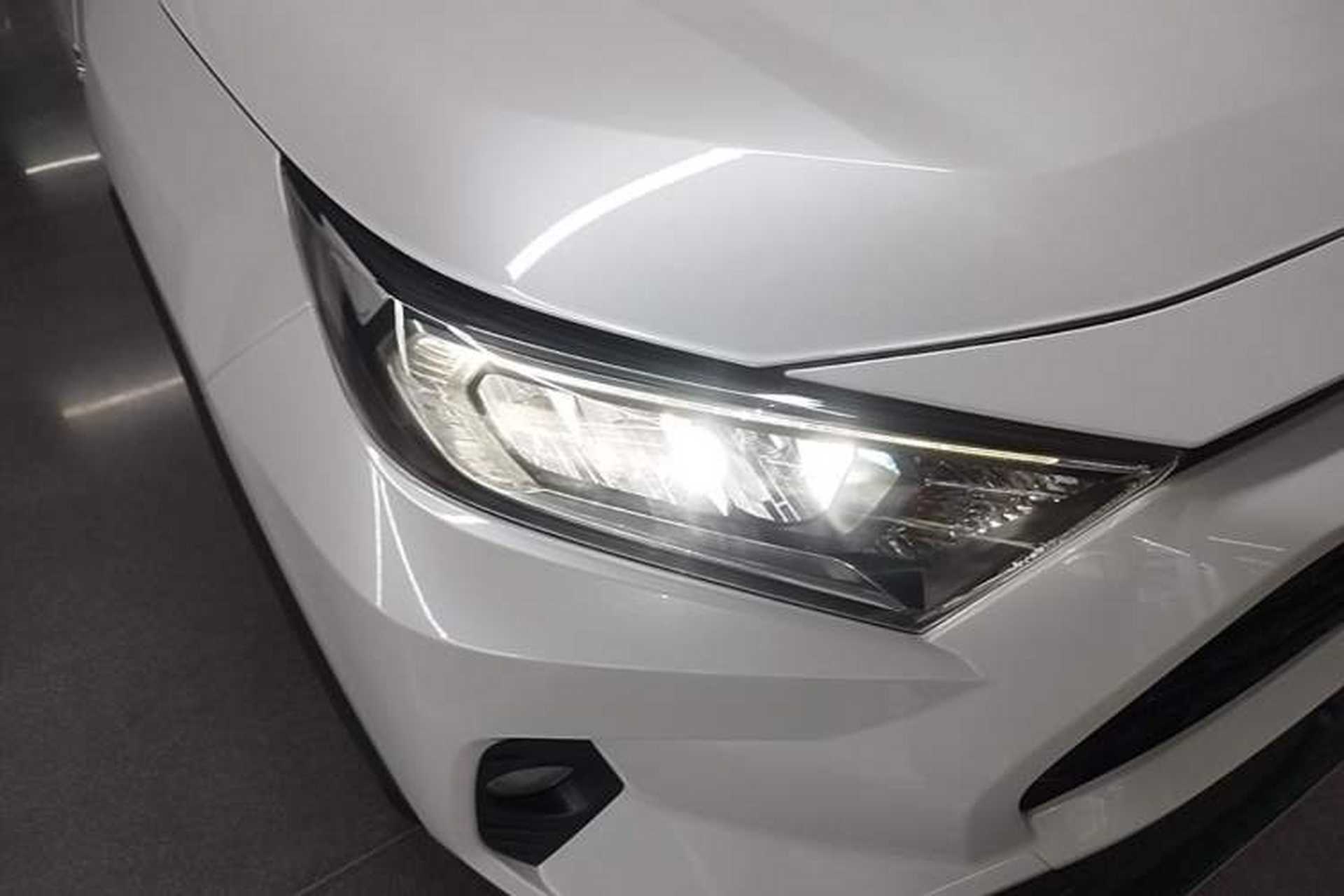 Used Toyota RAV4 2022 Dual-Engine 2.5L E-CVT Two-Wheel Drive Elite Edition Right Front Headlight