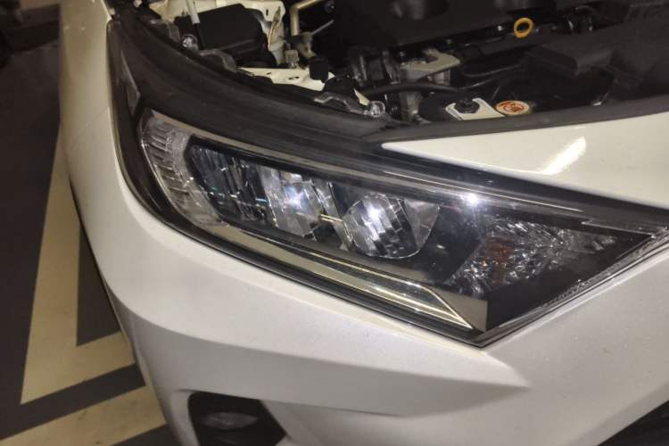 Used Toyota RAV4 2022 2.0L CVT Two-Wheel Drive Fashion Plus Edition Right Front Headlight