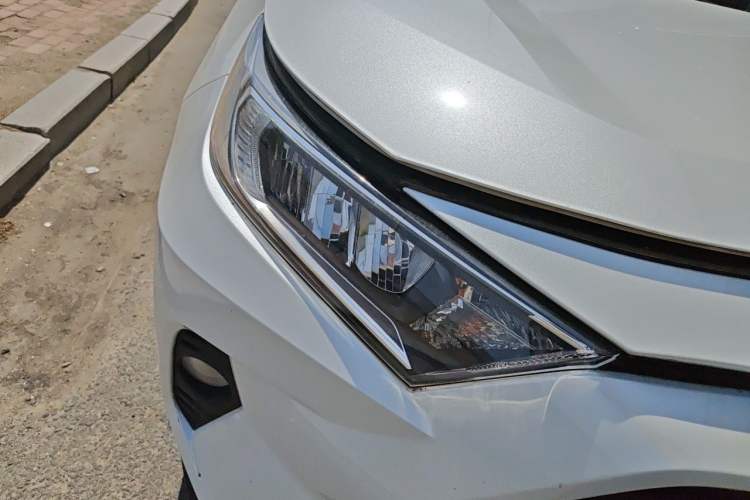 Used Toyota RAV4 2022 Dual-Engine 2.5L E-CVT Two-Wheel Drive Elite Edition Right Front Headlight