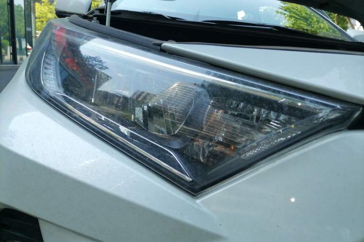 Used Toyota RAV4 2022 2.0L CVT Two-Wheel Drive Urban Edition Right Front Headlight