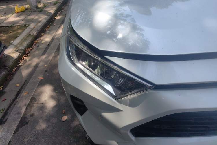 Used Toyota RAV4 2022 Dual-Engine 2.5L E-CVT Four-Wheel Drive Elite Plus Edition Right Front Headlight