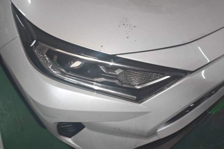 Used Toyota RAV4 2022 2.0L CVT Four-Wheel Drive Premium Edition Right Front Headlight